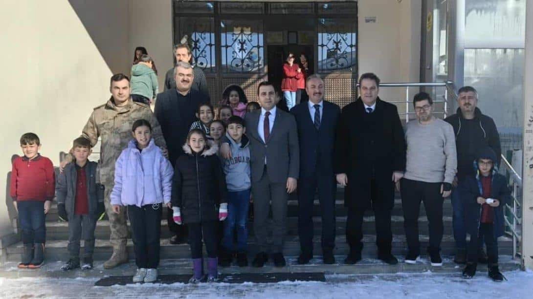 Kaymakamımız Sayın Kadir ALGIN'la birlikte Fatih Sultan Mehmet İlkokulumuzu ziyaret ettik.